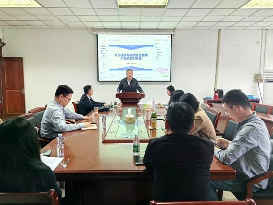 会议室里的人们 AI 生成的内容可能不正确。